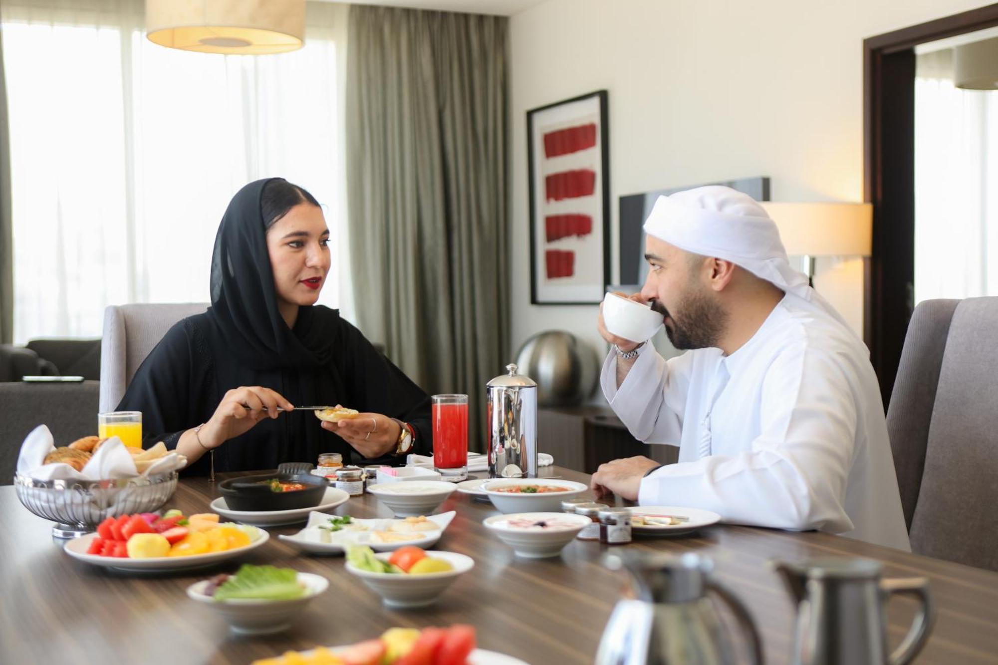 Nassima Tower Hotel Apartments Dubai Exterior photo Emirati couple